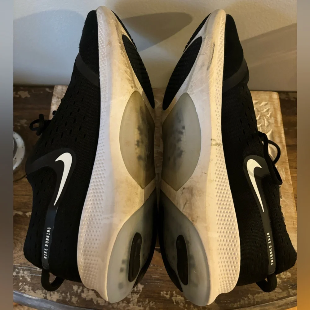 NIKE | Black and White Running Sneakers Size 11.5